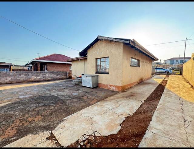 3 BEDROOM HOUSE FOR SALE IN DUBE